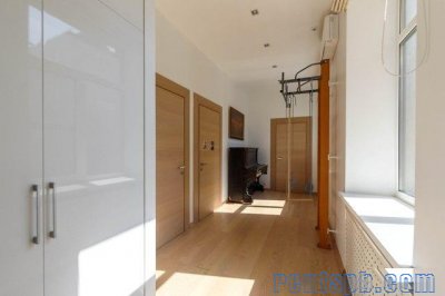 Сдам квартиру     
4-к квартира  175 м²  на 4 этаже  5-этажного кирпичного дома