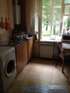 Сдам комнату  посуточно     
Комната 22 м²  в 3-к квартире  на 1 этаже  4-этажного кирпичного дома
