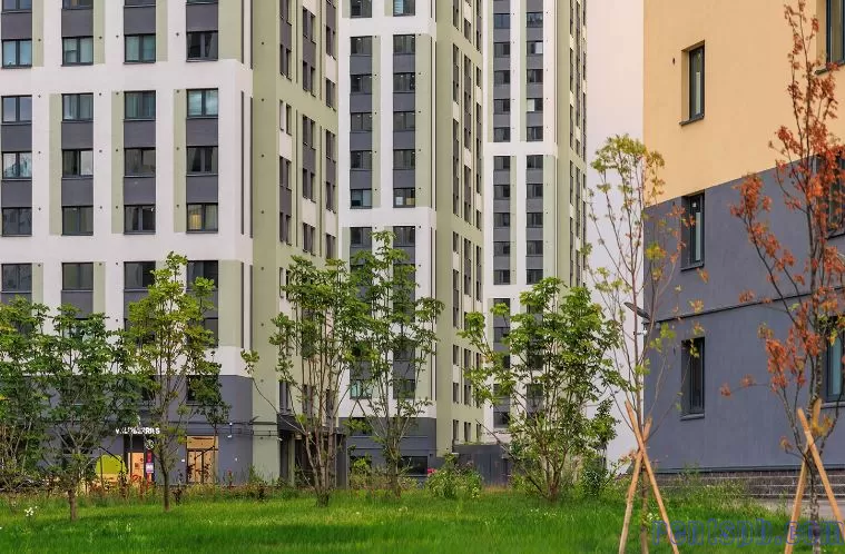 продам  трехкомнатную   квартиру