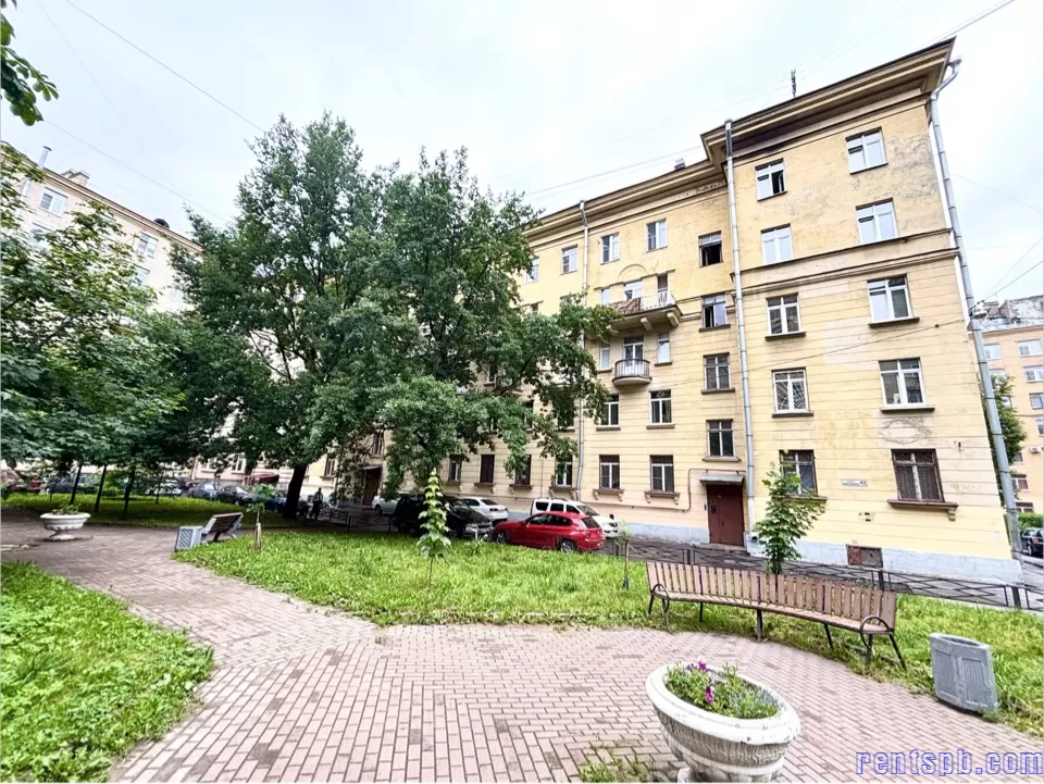 Продается комната  Бабушкина 42 к 2  у метро  Ломоносовская  /18.0 м²