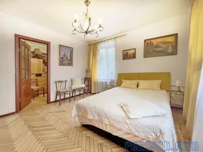 Продам у метро Елизвровская  квартиру  ул. Ольминского 14