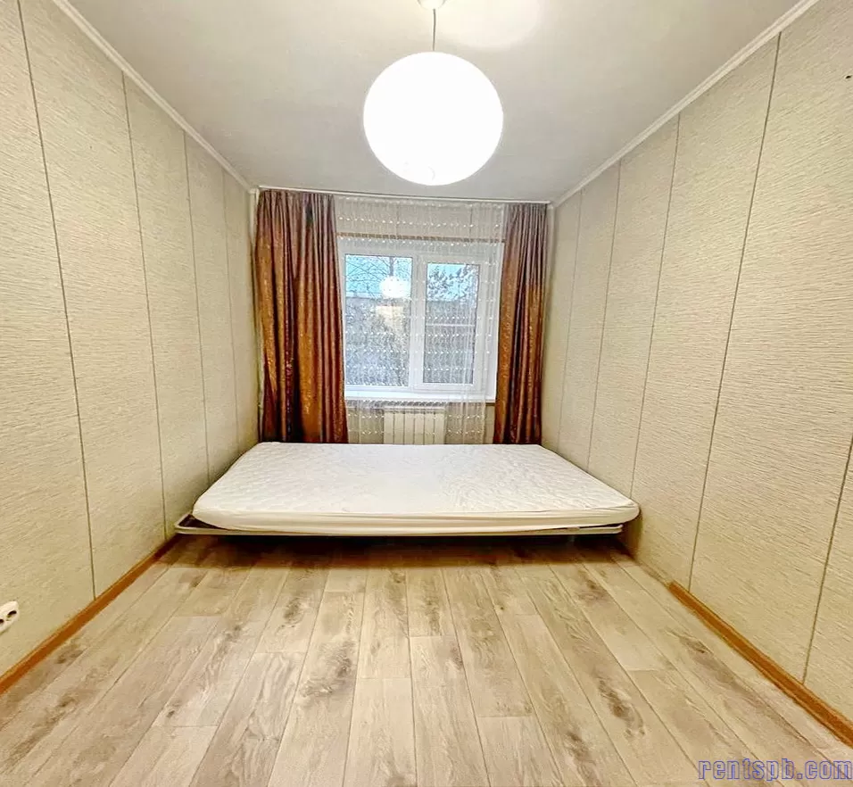 сдам квартиру у метро  Елизаровская  ул.  Пинегина 17