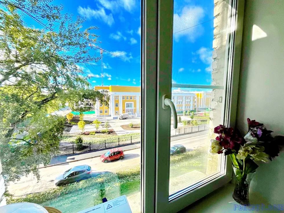 Продам у метро Елизвровская  квартиру  ул. Ольминского 14