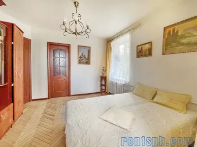 Продам у метро Елизвровская  квартиру  ул. Ольминского 14