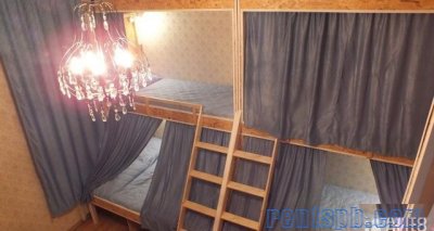 Сдам комнату  посуточно     
Комната 24 м²  в 4-к квартире  на 1 этаже  5-этажного блочного дома