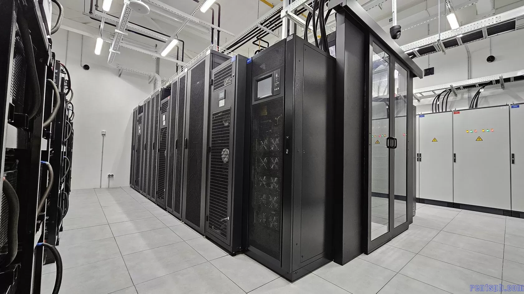 Стойка в новом дата-центре ЦОД DATAPART к 12