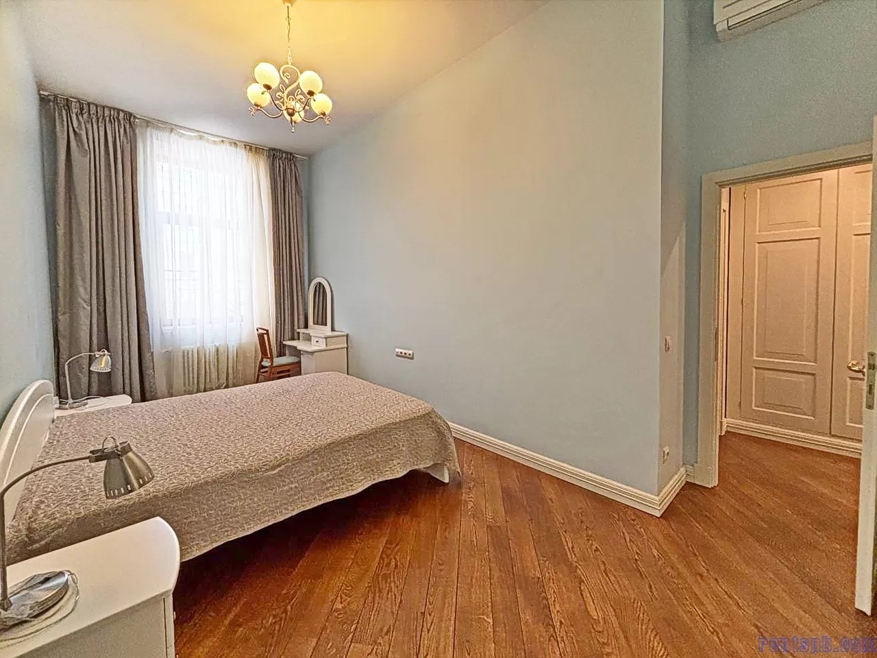 сдам у метро  в СПБ  пр-т  Чернышевского 17