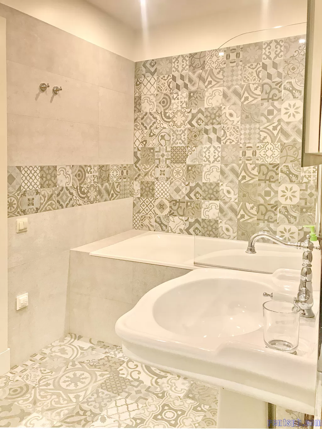 сдам у метро  в СПБ  пр-т  Чернышевского 17