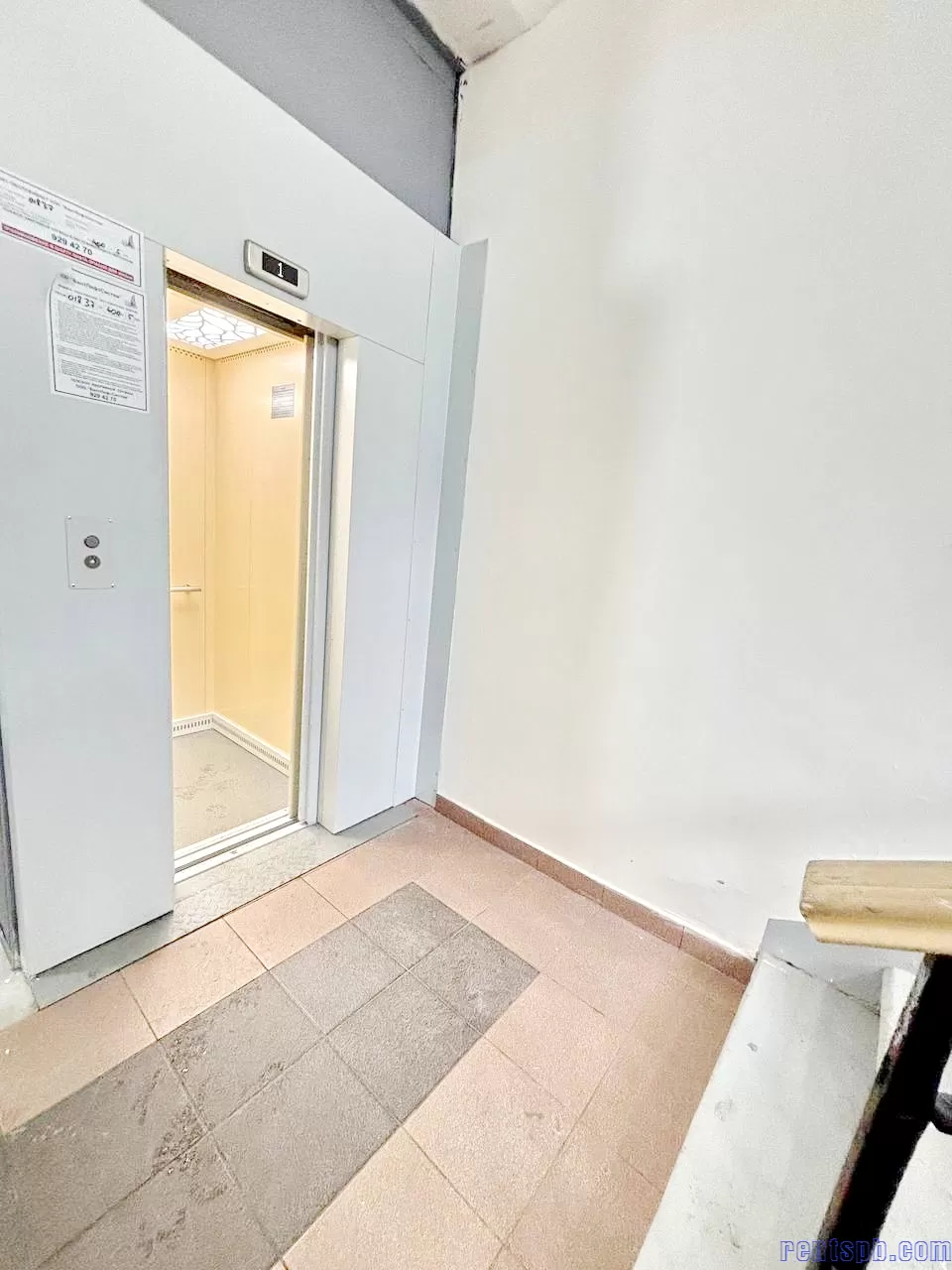 сдам у метро  в СПБ  пр-т  Чернышевского 17