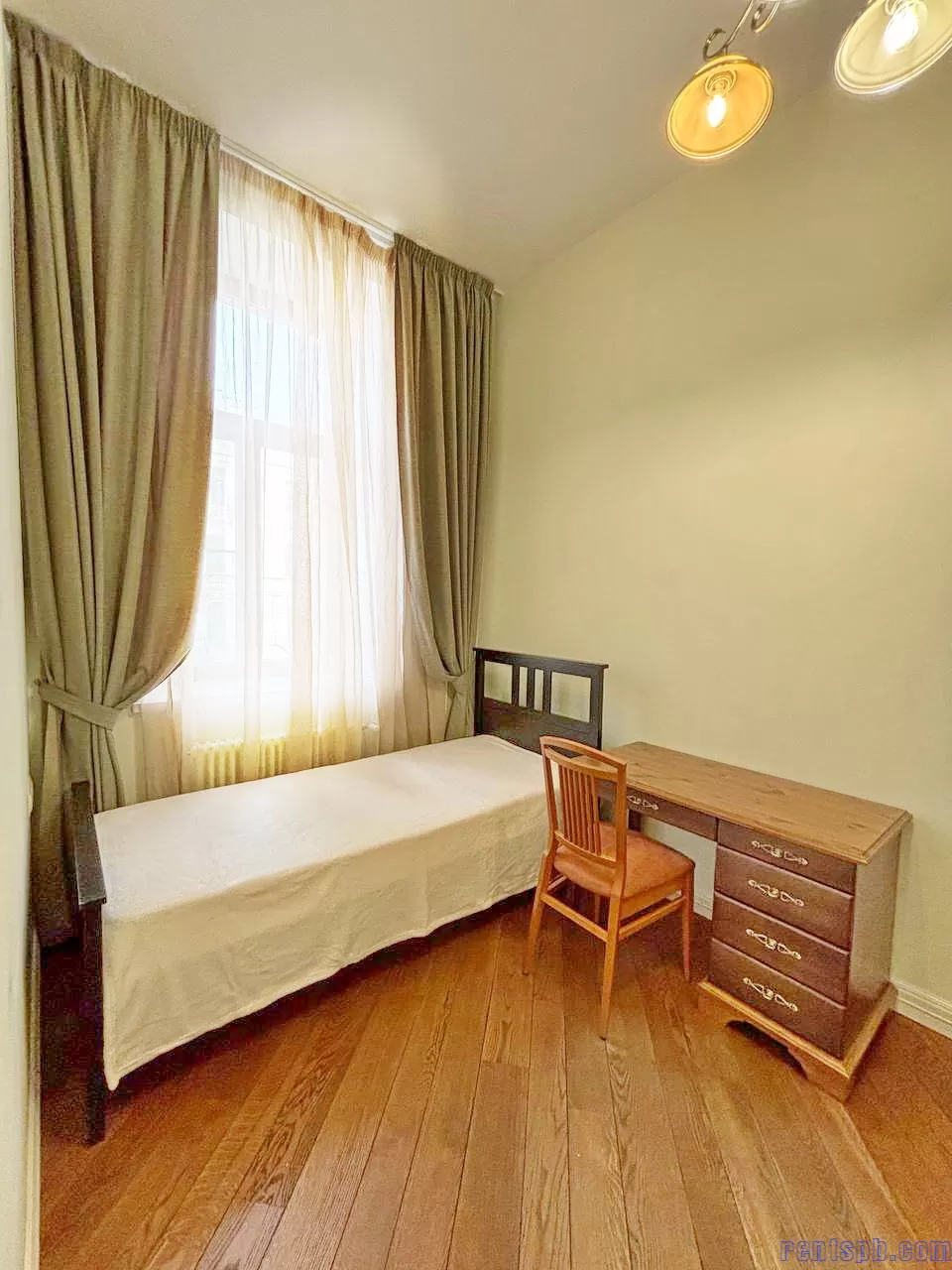 сдам у метро  в СПБ  пр-т  Чернышевского 17