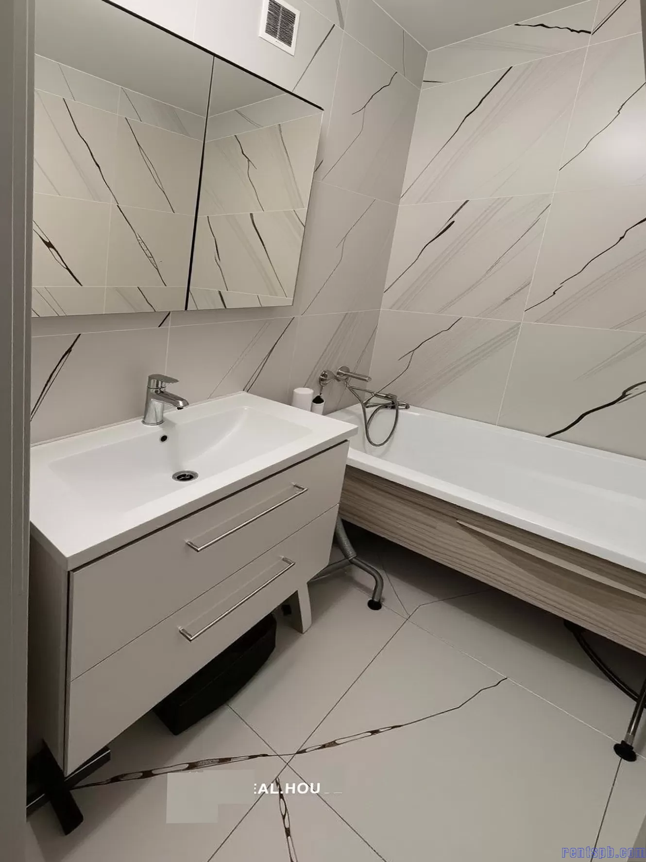 сдам ЖК "Я РОМАНТИК " б-р Головнина, 10 , б-р Ал. Грина