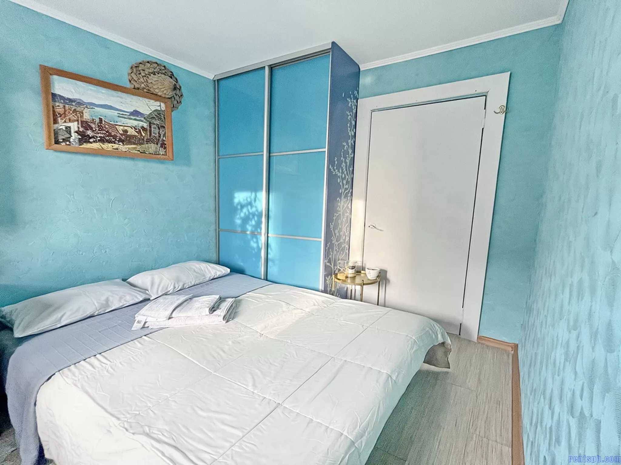 продам квартиру во дворе метро Елизаровская  ул. Ольминского 14