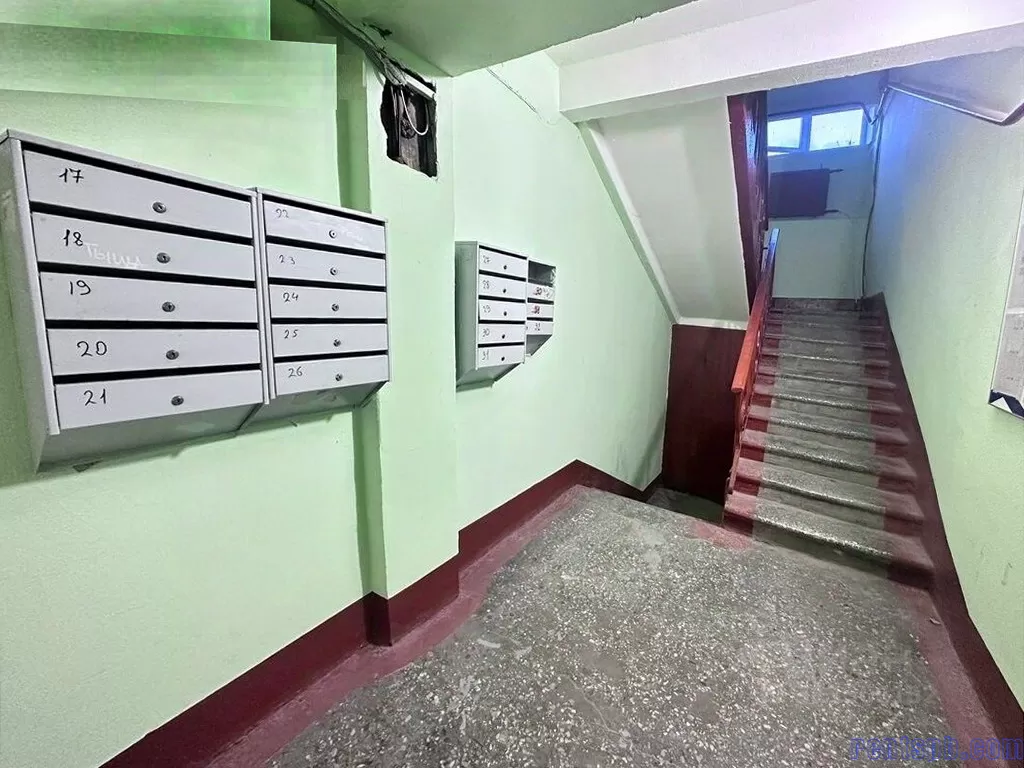 продам квартиру во дворе метро Елизаровская  ул. Ольминского 14