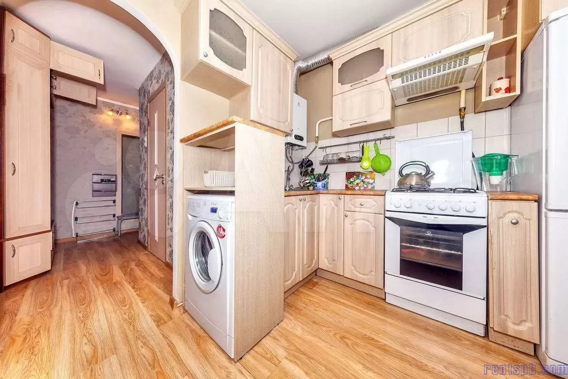 У метро Елизаровская ул.  Ольминского 14  /Бабушкина 6