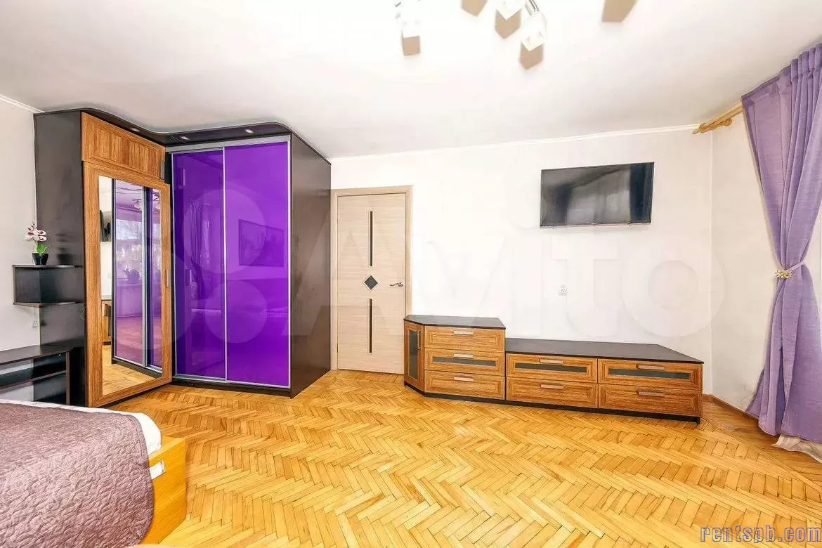 У метро Елизаровская ул.  Ольминского 14  /Бабушкина 6