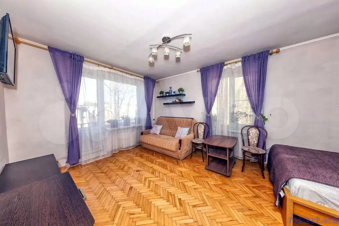 Посуточно у метро Елизаровская сдам ул.  Ольминского 14